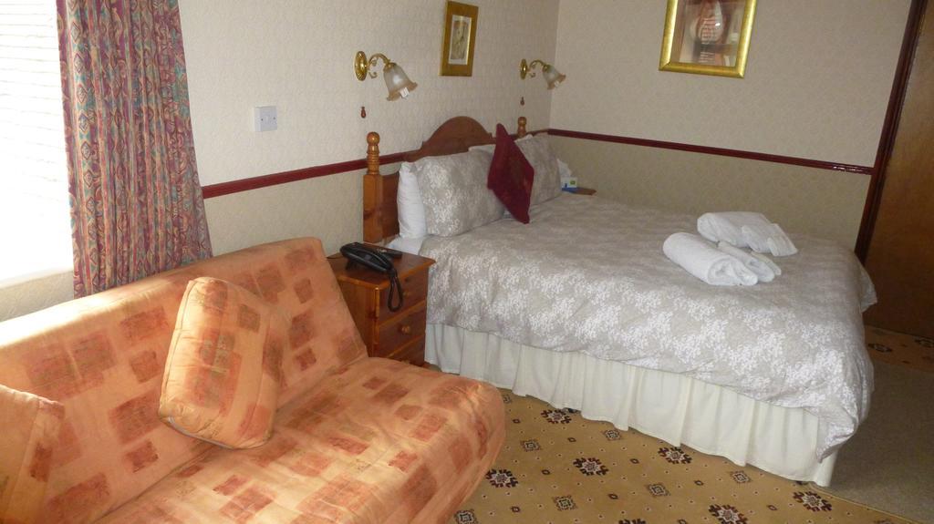 Whitehall Guest House コルウィン・ベイ エクステリア 写真