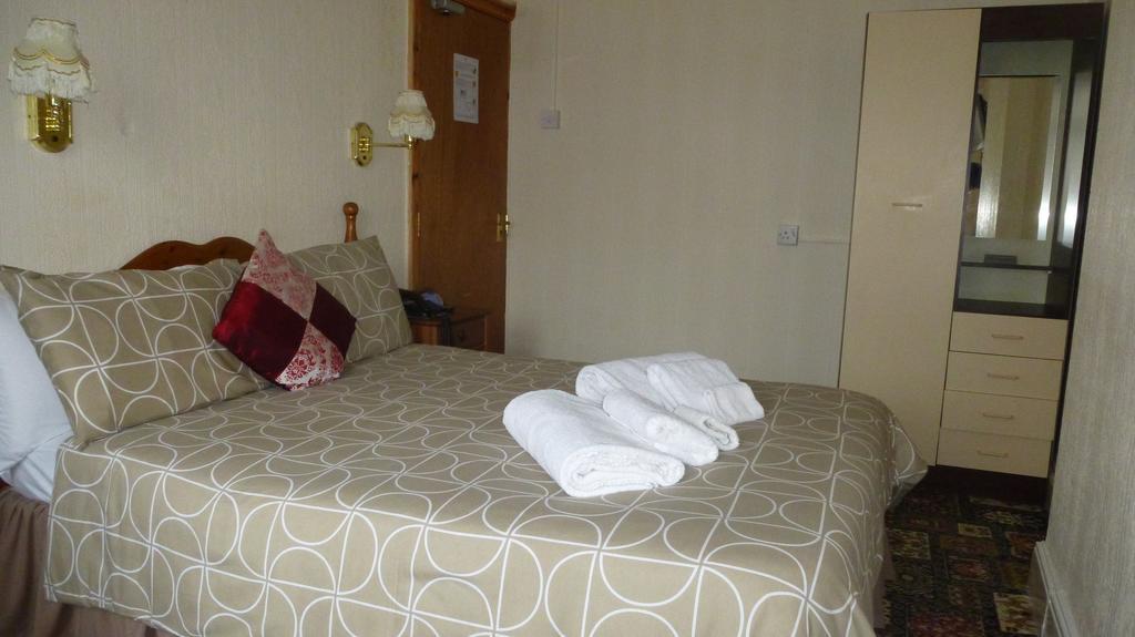 Whitehall Guest House コルウィン・ベイ エクステリア 写真