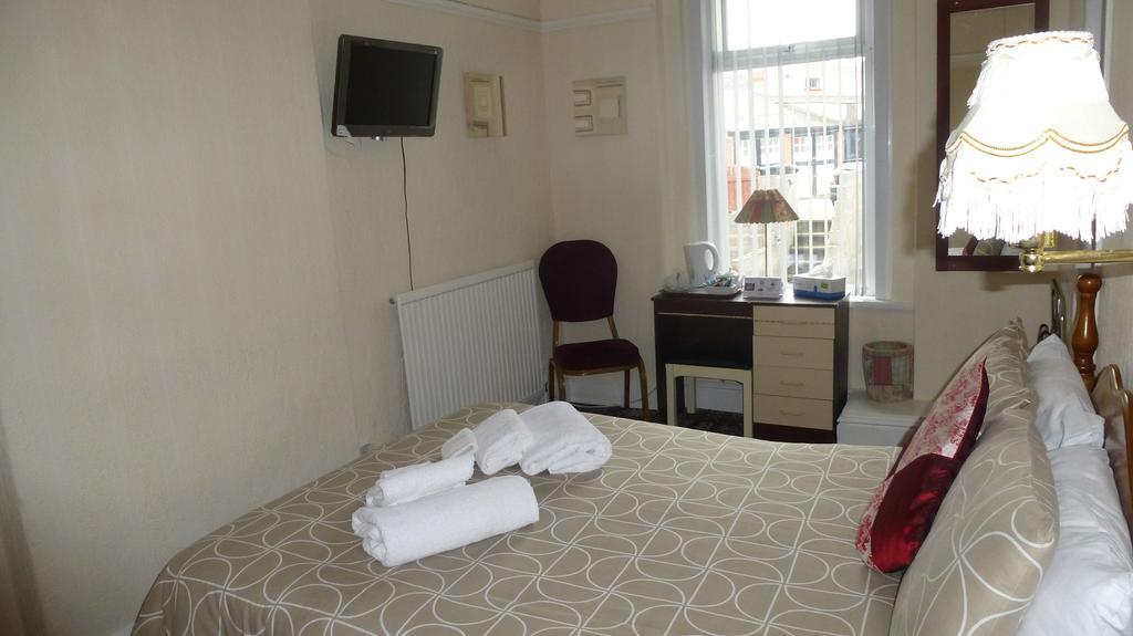 Whitehall Guest House コルウィン・ベイ エクステリア 写真