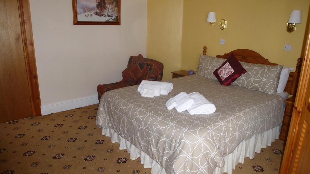 Whitehall Guest House コルウィン・ベイ エクステリア 写真